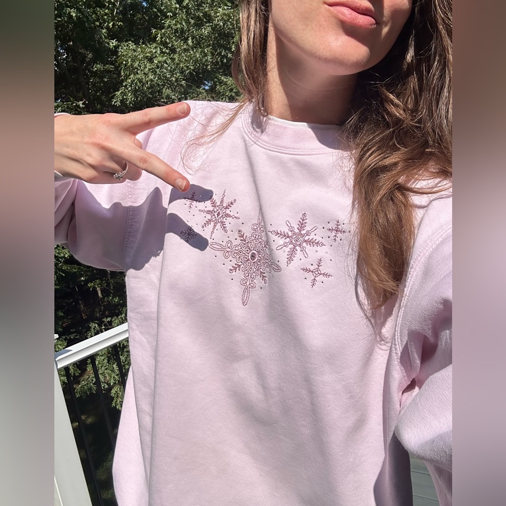 VTG 90’s Pink Snowflake Sparkle Crewneck Sweatshirt Size XL